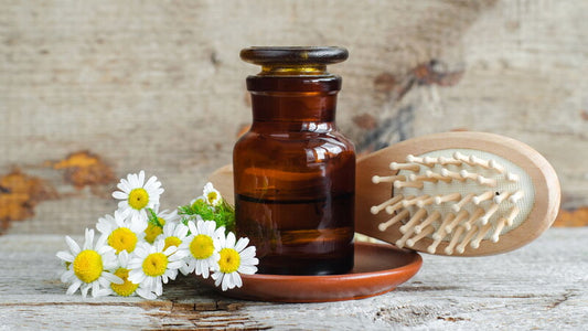 Camomilla: L'Ingrediente Naturale per Capelli Ricci Luminosi e Morbidi